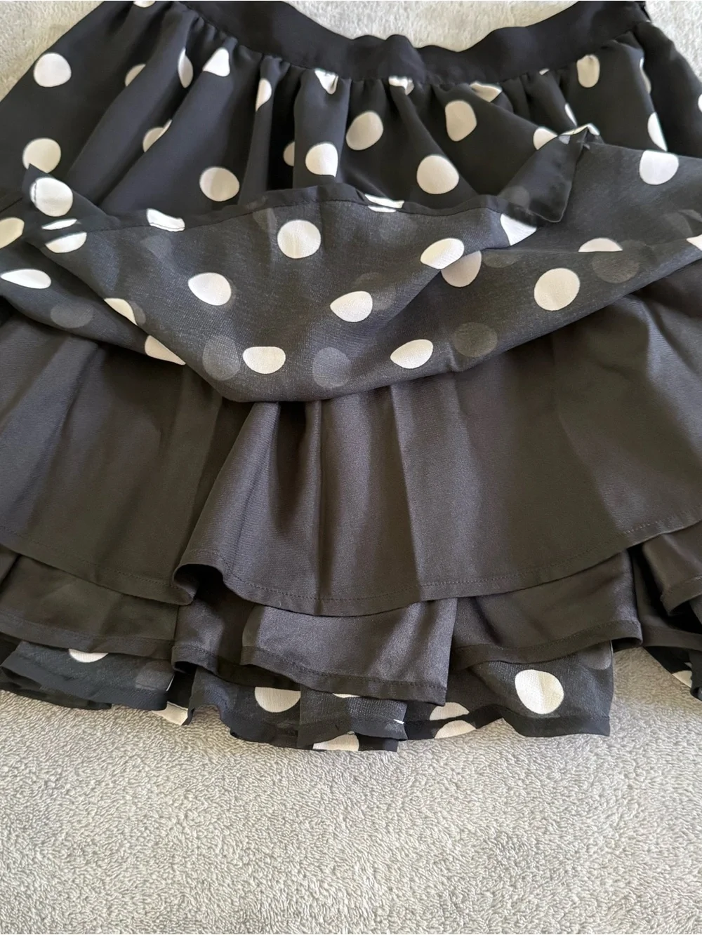 Guess Black White Polka Dot Mini Skirt Chiffon Layered Pleated Sz 0